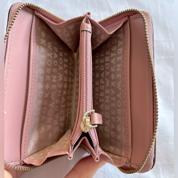 Light mauve Kate spade wallet! - Picture 2 of 3